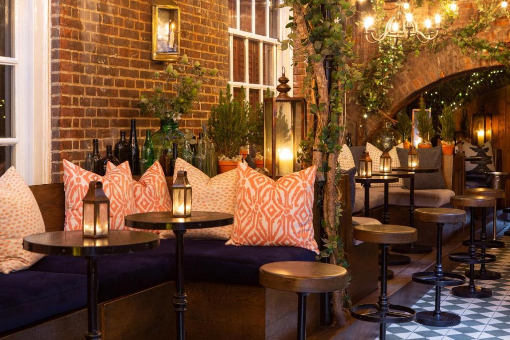 15 Best Boutique Hotels in London, UK 62 outdoor romantic seating area the bloombury boutique hotel in london