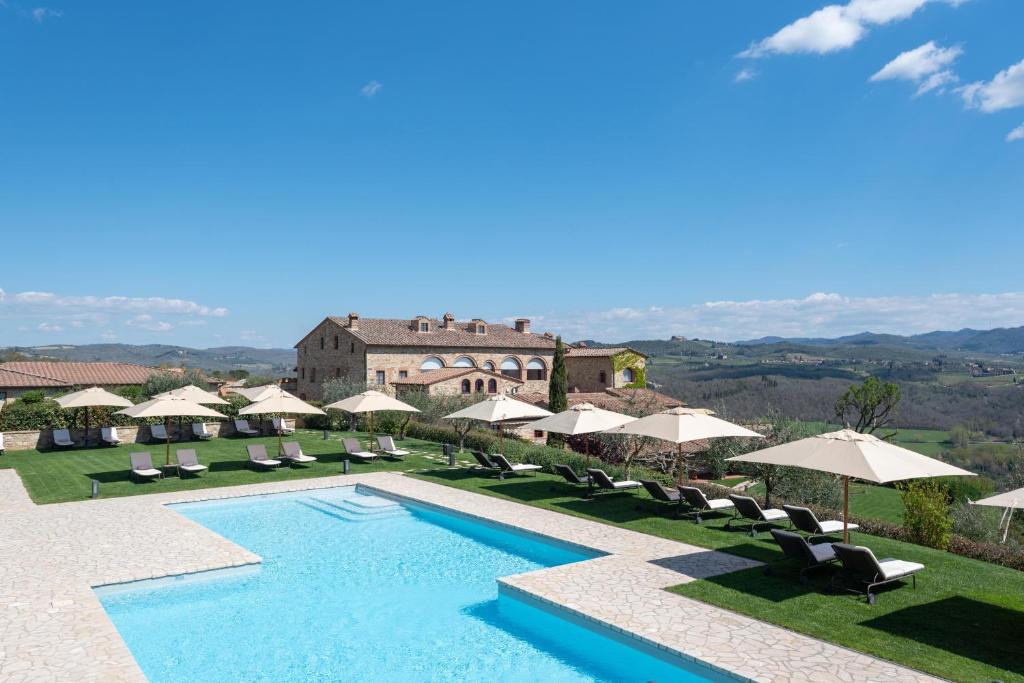 7 Best Agriturismos in Tuscany 31 swimming pool le fontanelle agriturismo in tuscany