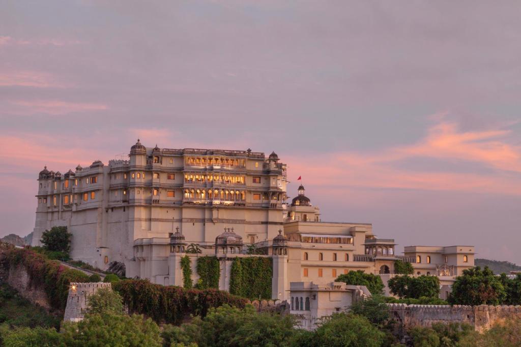 9 Iconic Heritage Hotels in Udaipur 1 sky vi